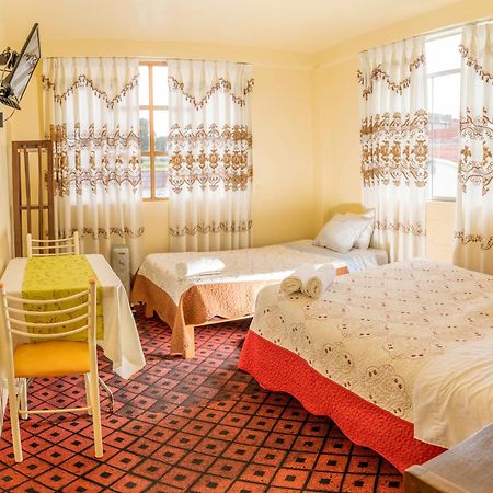 Hotel Summita Yunguyo エクステリア 写真