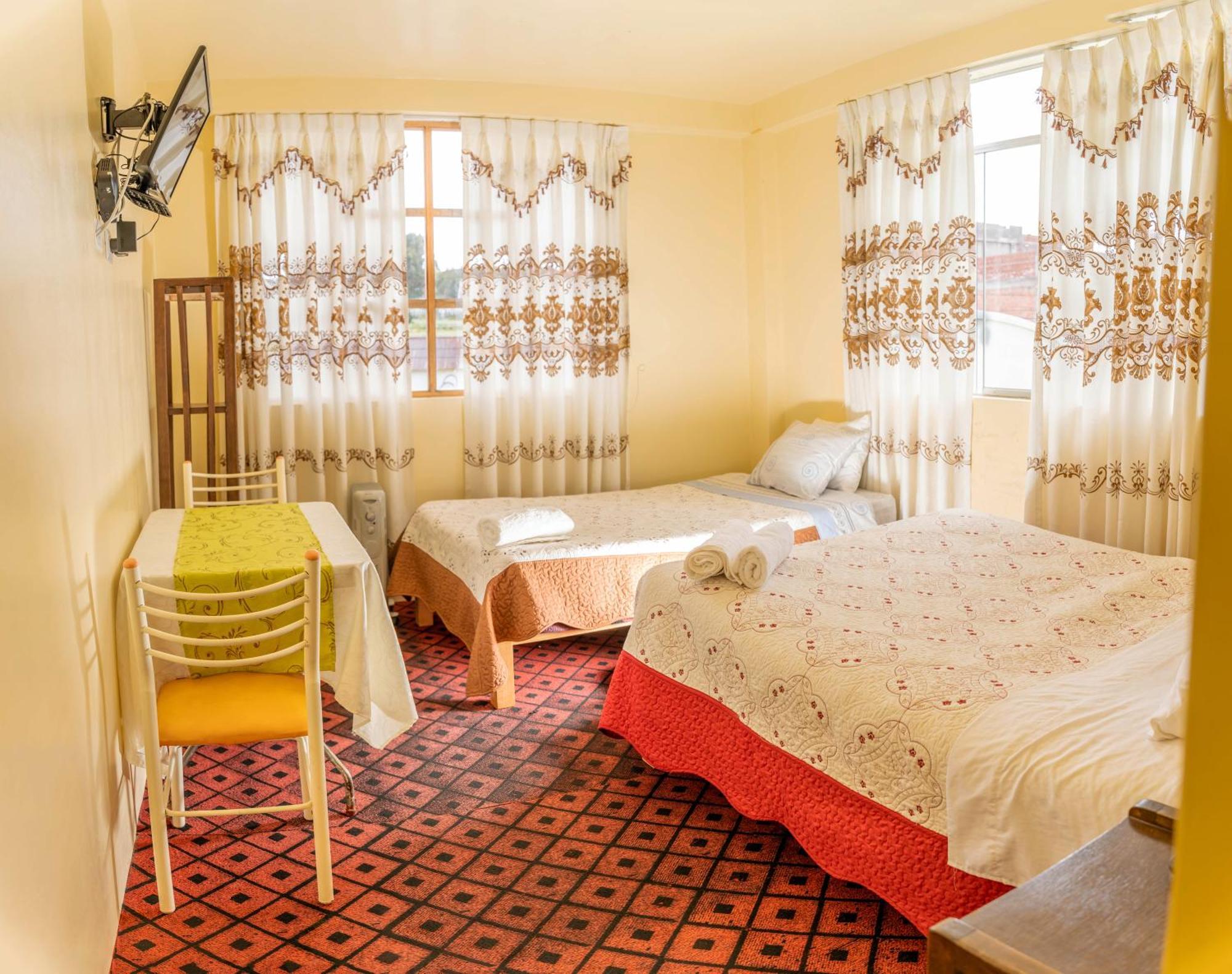 Hotel Summita Yunguyo エクステリア 写真