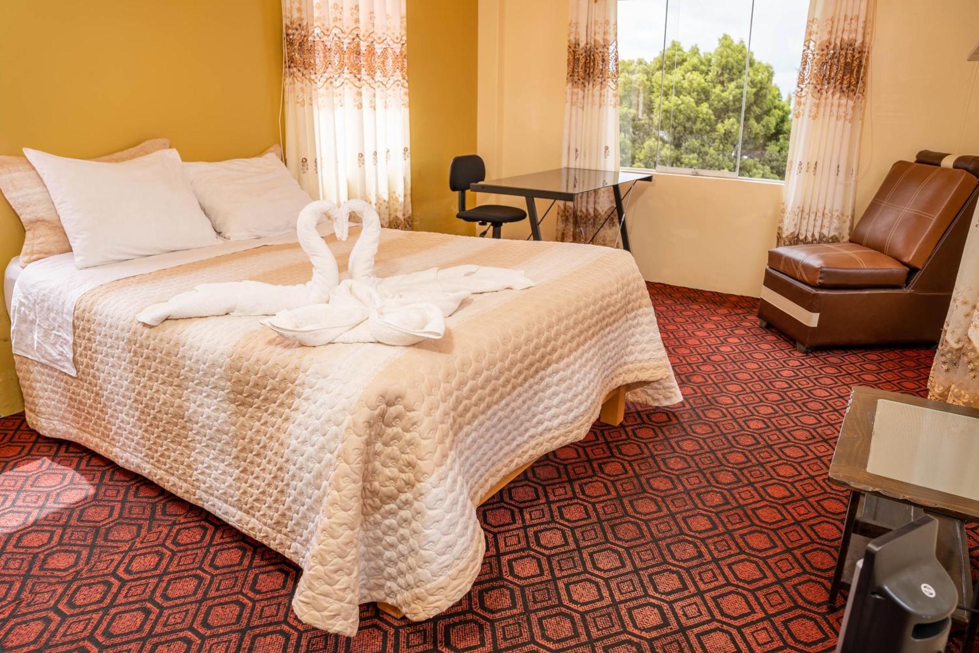 Hotel Summita Yunguyo エクステリア 写真
