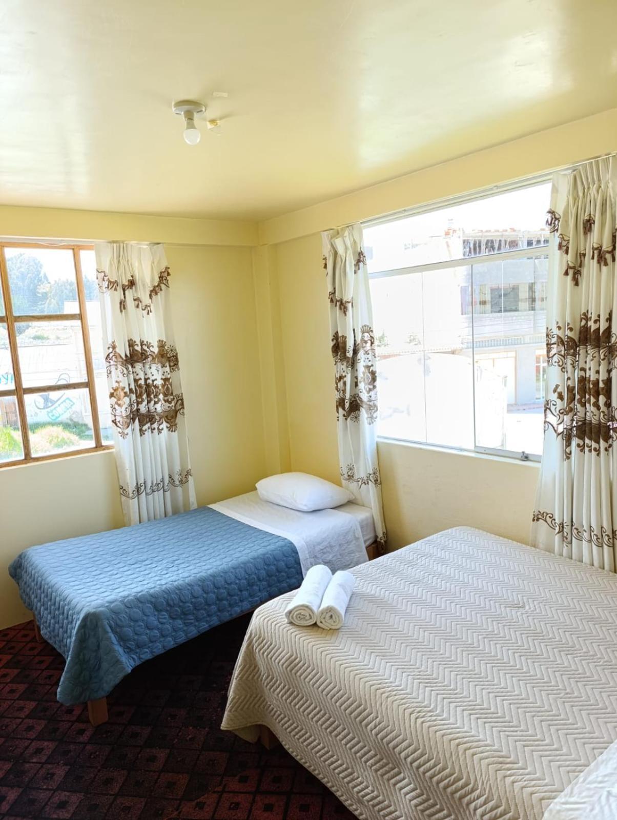 Hotel Summita Yunguyo エクステリア 写真