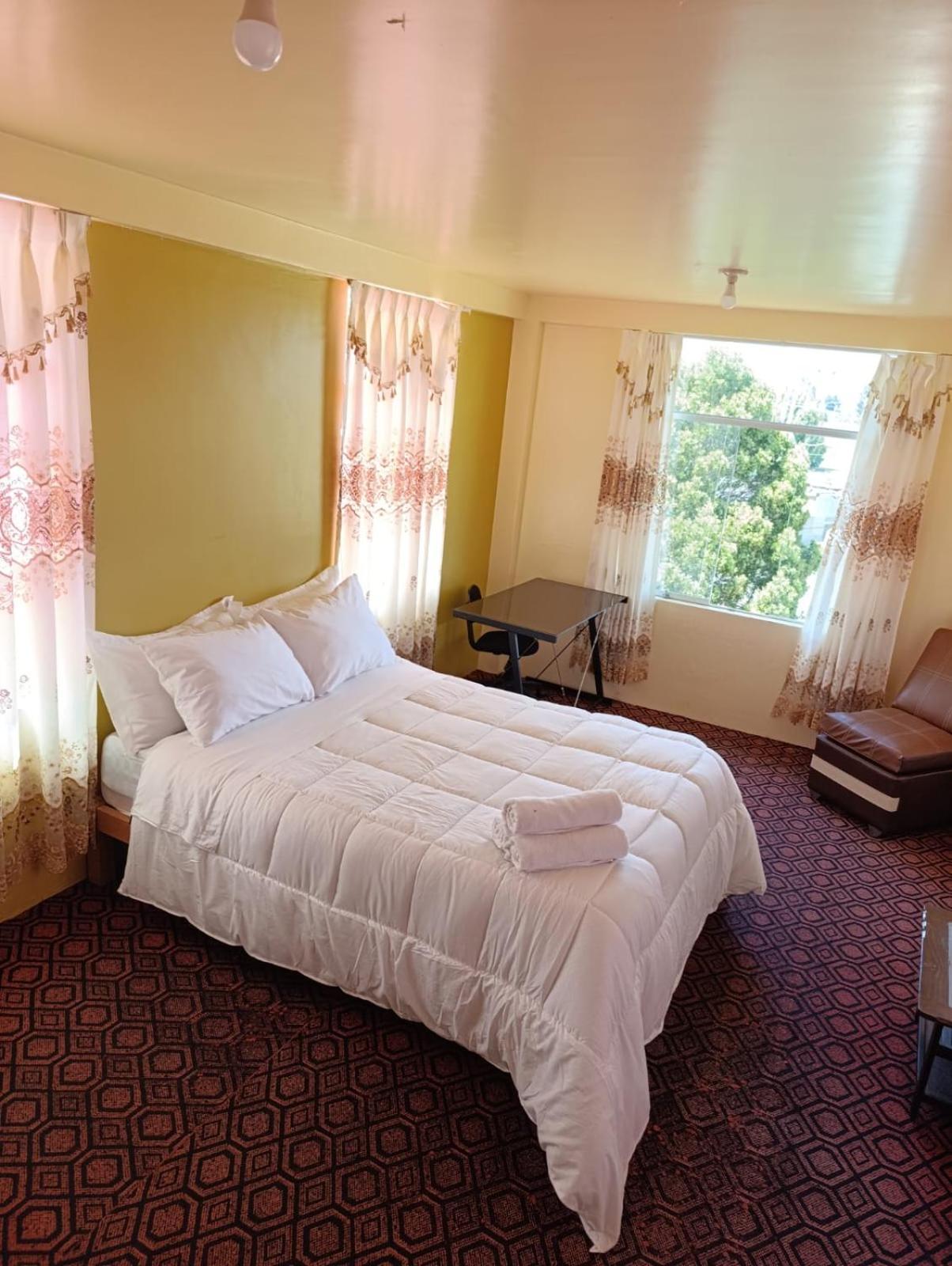 Hotel Summita Yunguyo エクステリア 写真
