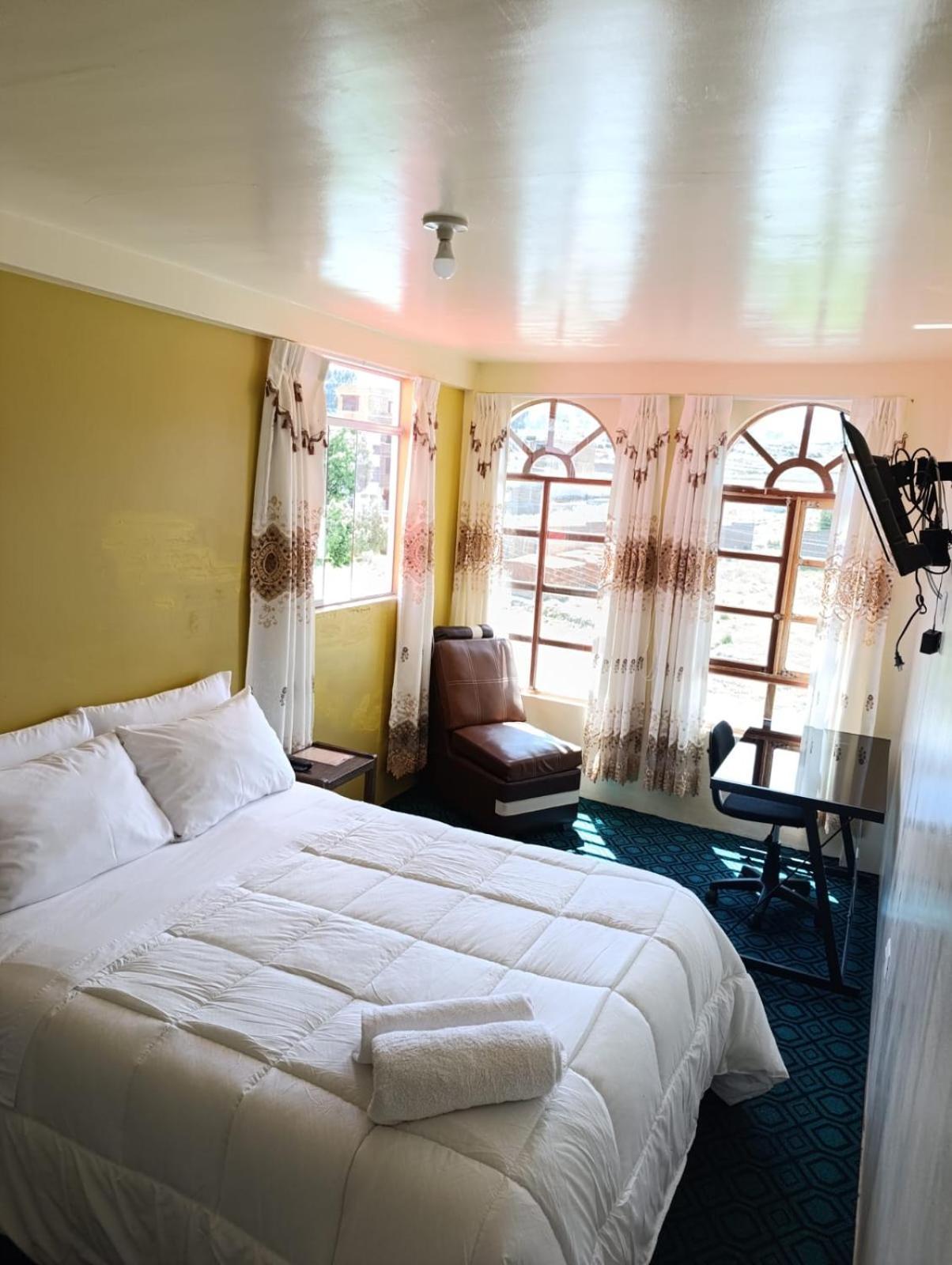 Hotel Summita Yunguyo エクステリア 写真