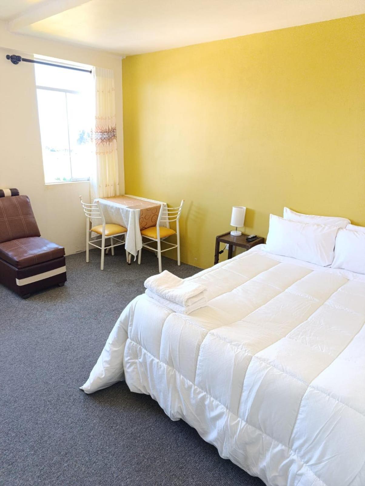 Hotel Summita Yunguyo エクステリア 写真