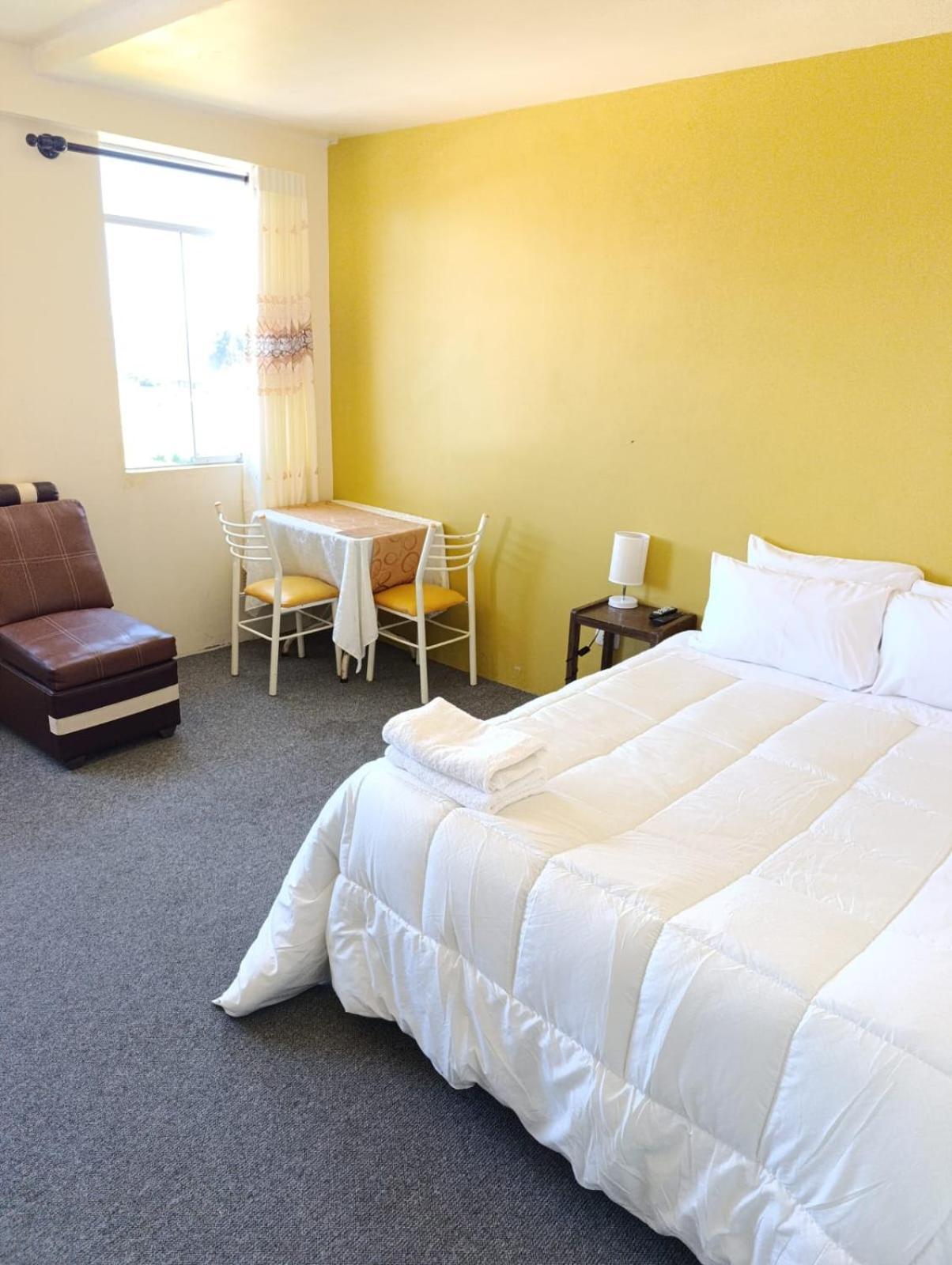Hotel Summita Yunguyo エクステリア 写真